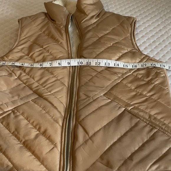 Hannah Vest - Picture 6 of 7